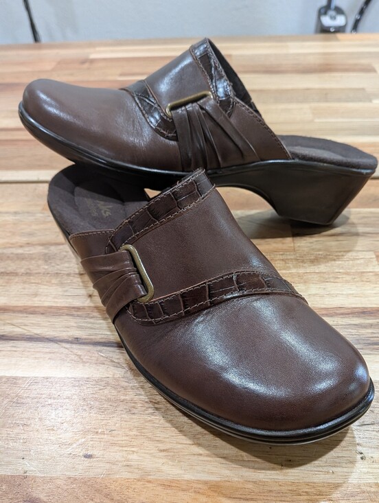 Clarks Shoes - Clarks Bendables Clogs Size 7.5 Brown Leather Comfort Mule Shoes Slip On Casual‎